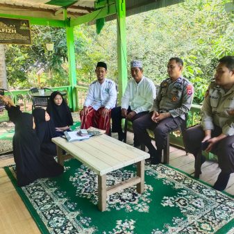 Jelang idul Fitri polres pinrang berikan 476 Zakat fitrah ke panti asuhan