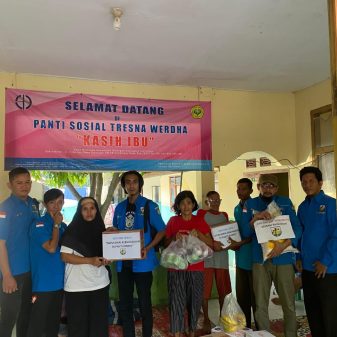 DPK KNPI Kecamatan Indramayu, Berbagi Kebahagiaan di Panti Sosial Tresna Werda, Kecamatan Balongan