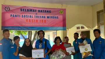 DPK KNPI Kecamatan Indramayu, Berbagi Kebahagiaan di Panti Sosial Tresna Werda, Kecamatan Balongan