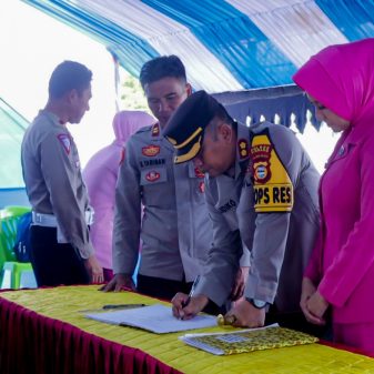 Kapolres Pinrang Mengecek Pos Pelayanan Dan Pos Pengamanan OPS Ketupat Menjelang Hari Raya Idul Fitri