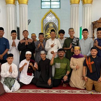 Sholat Idhul Fitri di Masjid Jami’Nurur Rahman Dirangkaikan Potong Rambut Untuk Bayi