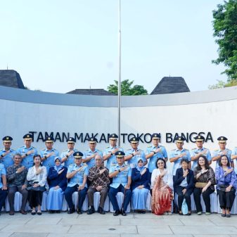 Peringati HUT Ke-78 TNI AU, Koops Udara I Gelar Upacara Ziarah Rombongan di Taman Makam Tokoh Bangsa Karet Bivak