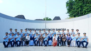 Peringati HUT Ke-78 TNI AU, Koops Udara I Gelar Upacara Ziarah Rombongan di Taman Makam Tokoh Bangsa Karet Bivak