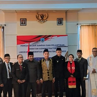 Pj Bupati Raimundus Nggajo Melantik 5 Pejabat Administrator Ruang Lingkup Kabupaten Nagekeo