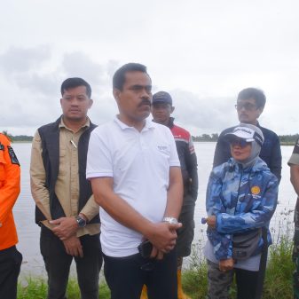 Mengawali Tugas, Pj. Bupati Pinrang Pantau Lokasi Bencana Banjir