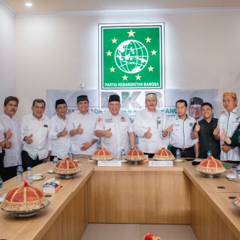 Kembalikan Formulir ke Parpol. AJB : Tujuan Saya Menjadi Calon, Tidak Ada Kepentingan Pribadi.