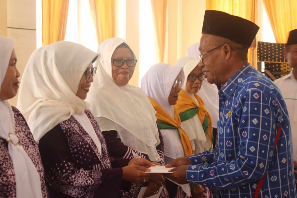 Pemda Nagekeo NTT Lepas Keberangkatan Jemaah Calon Haji 2024