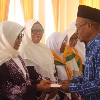 Pemda Nagekeo NTT Lepas Keberangkatan Jemaah Calon Haji 2024