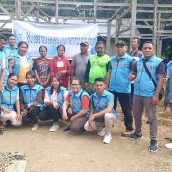 Misi Kemanusiaan Yaga Yingde Hadir Di NTT, Tangis Haru Sambut Bantuan  Pendidikan