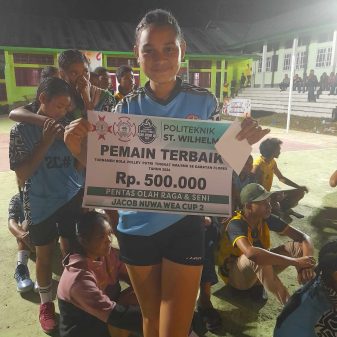 Lagi-Lagi SMA Regina Pacis Bajawa, Pelajar Maria Gardiana Raih Pemain Terbaik Volley Putri Jacob Nuwa Wea Cup II