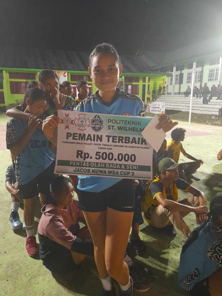 Lagi-Lagi SMA Regina Pacis Bajawa, Pelajar Maria Gardiana Raih Pemain Terbaik Volley Putri Jacob Nuwa Wea Cup II