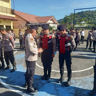 Waspada Judi, Waka Polres Dan Propam Periksa Personil Polres Ngada NTT