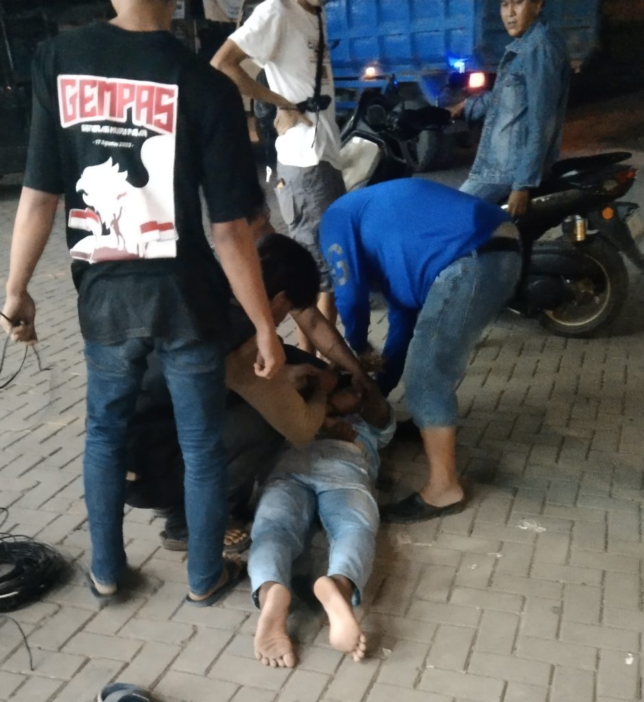 Satreskrim Unit PPA Polres Indramayu dibantu Masyarakat Sergap pelaku Pencabulan Anak di Bawah Umur