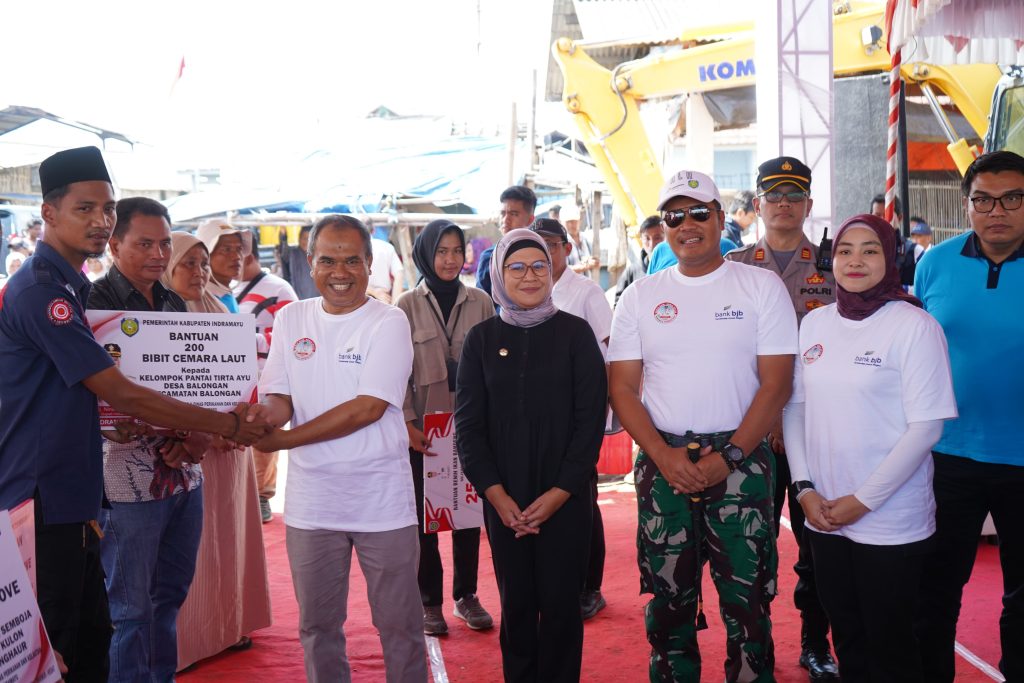 Aksi Bersih Pantai dan Laut, Bupati Nina Agustina Siapkan Kapal Keruk Senilai 15 Miliar