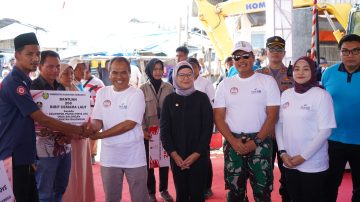 Aksi Bersih Pantai dan Laut, Bupati Nina Agustina Siapkan Kapal Keruk Senilai 15 Miliar