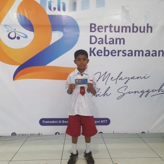 Haru Misi Yaga Yingde : Biayai Sekolah Anak Keluarga Susah, Yehezkiel Siswa SDI Onekore 5 Ende Mulai Menabung Di Bank NTT