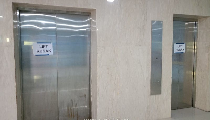 Lift Rumah Sakit Palaloi Maros Rusak Sudah Seminggu, Pasien & Pengunjung Banyak yang Mengeluh