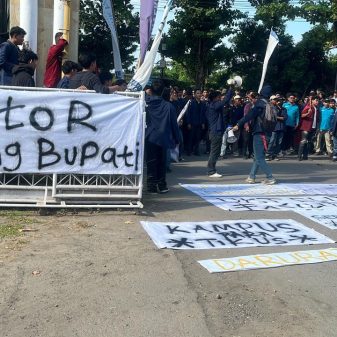 Mahasiswa Universitas Wiralodra (UNWIR) Indramayu, Murka dan Tuntut Rektor Turun Dari Jabatan, Dampak Pemotongan KIP Kuliah