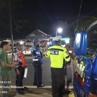 Truk Bermuatan Garam Bercampur Solar, Terkena Razia Saat Petugas Gabungan lakukan Sweeping