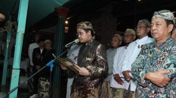 Ribuan Pengunjung Hadiri Malam Sakral Puncak Gebeg Maulud Keraton Kasepuhan Cirebon 1446H