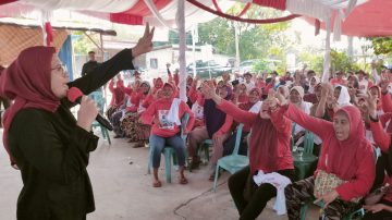 Program BPJS Gratis, Bupati Nina Agustina, Buat Suneli Terharu Tunggakan BPJS 9 Tahun Terselesaikan.