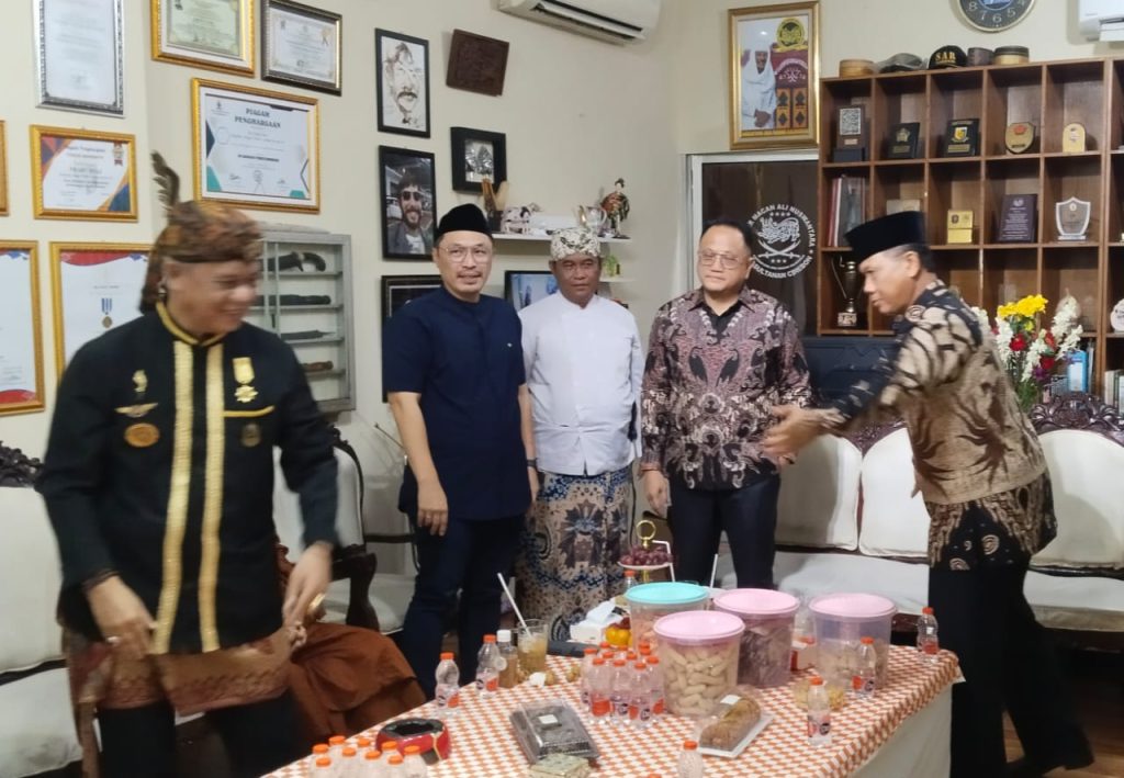 Di Alun Alun Sangkala Buana Kraton Kasepuhan, Hari Jadi Laskar Agung Macan Ali Ke-8 Berlangsung Khidmat