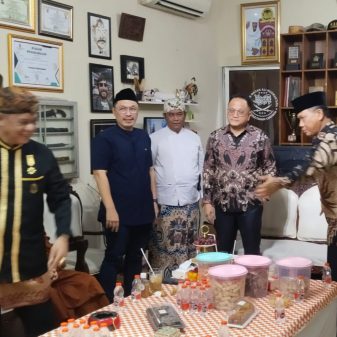 Di Alun Alun Sangkala Buana Kraton Kasepuhan, Hari Jadi Laskar Agung Macan Ali Ke-8 Berlangsung Khidmat
