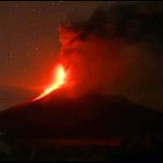 Gunung Lewotobi Laki Laki Kembali Erupsi Disertai Lava Pijar