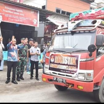 Pj. Bupati Pinrang dan Forkopimda Lepas Logistik Pilkada 2024