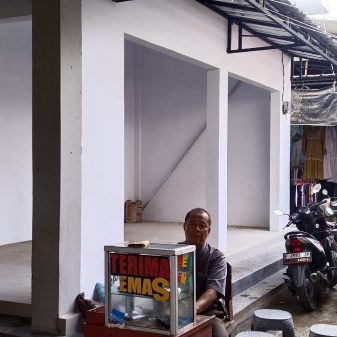 Diduga Oknum Pejabat Tutup Mata Pembangunan Kios Pasar Karangampel, Tabrak Masterplan