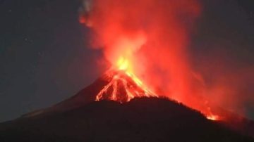 Minggu 10 November 2024 : Lewotobi Kembali Erupsi, Tinggi Kolom Abu 1000 m