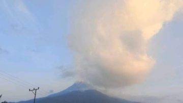 Jumat 22 November, BMKG : Lewotobi Kembali Erupsi
