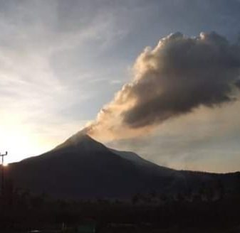 Minggu 17 November : Erupsi Lewotobi Tinggi Kolom Letusan Naik Ke 800m
