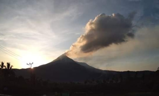 Minggu 17 November : Erupsi Lewotobi Tinggi Kolom Letusan Naik Ke 800m