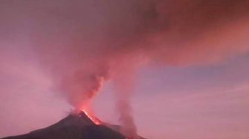 Lava Lewotobi Mengalir Ke Arah Timur Laut 4.340 Meter Dari Pusat Erupsi
