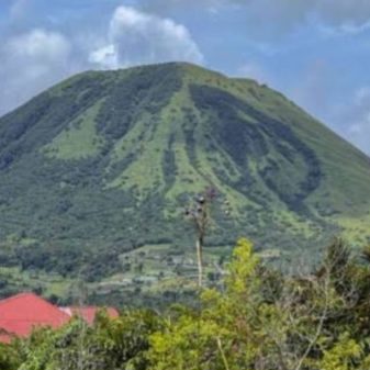 Senin 18 November : Manado, Gunung Api Lokon Level III Siaga