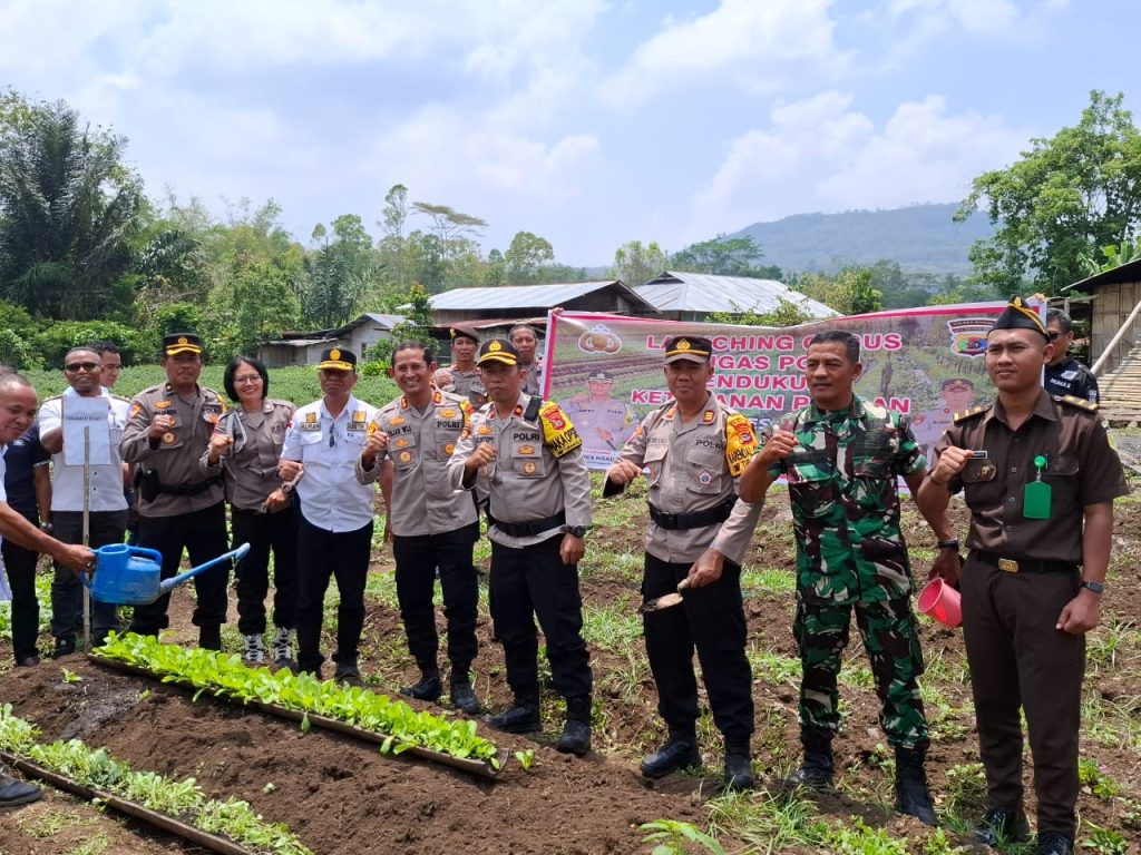 Dukung Ketahanan Pangan, Polres Ngada NTT Aktifkan Lahan Tidur Di Golewa