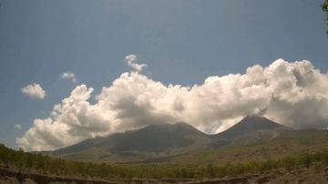 Sabtu 23 November, BMKG : Lewotobi Kembali Erupsi, Waspada Potensi Banjir Lahar Hujan