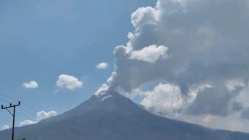 BMKG Kembali Laporkan Erupsi Lewotobi Minggu 24 November, Tinggi Kolom Abu 1000 m
