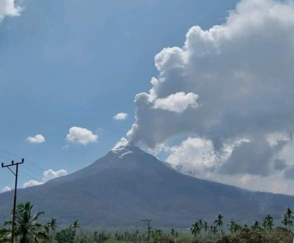 BMKG Kembali Laporkan Erupsi Lewotobi Minggu 24 November, Tinggi Kolom Abu 1000 m