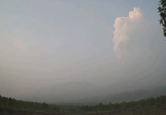27 November BMKG Laporkan Lewotobi Kembali Erupsi Disertai Gemuruh Kuat