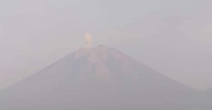 Gunung Semeru Meletus,Warga Dihimbau Waspada Potensi Guguran Lava Dan Awan Panas