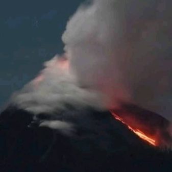 Senin 18 November : Gunung Lewotobi Muntahkan Guguran Lava Sejauh 1 Km