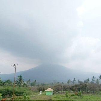 Selasa 26 November, BMKG : Gunung Lewotobi Level IV Awas