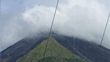 Senin 18 November : Sulawesi Utara, Gunung Api Karangetang Level III Siaga