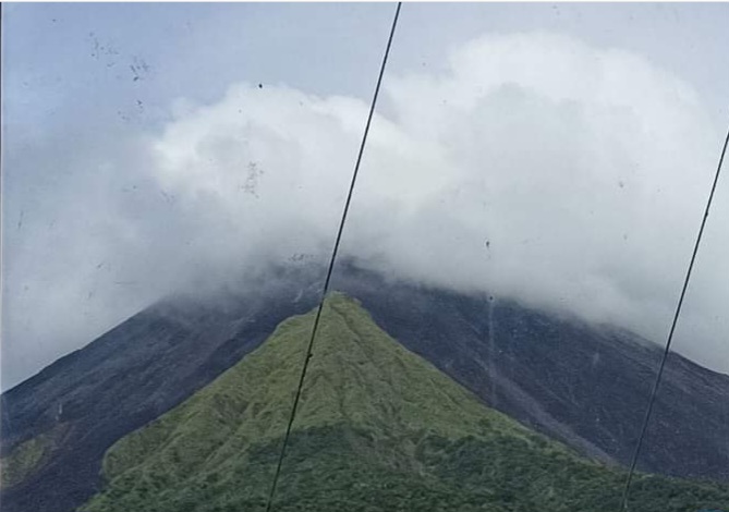 Senin 18 November : Sulawesi Utara, Gunung Api Karangetang Level III Siaga