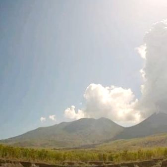 Senin 11 November Gunung Lewotobi Kembali Erupsi, Tinggi Kolom Abu 1500 m