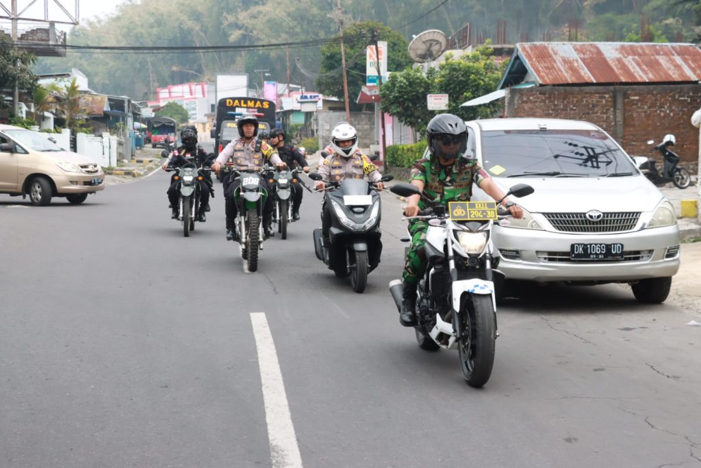 Kapolres Ngada dan Dandim 1625 Patroli Bersama Pastikan Kenyamanan Pilkada
