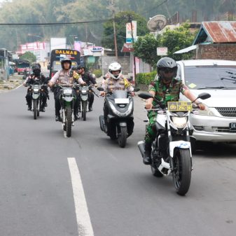 Kapolres Ngada dan Dandim 1625 Patroli Bersama Pastikan Kenyamanan Pilkada