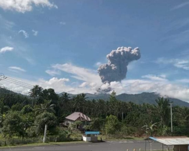 Minggu 24 November BMKG Laporkan Gunung Dukono Maluku Utara Erupsi